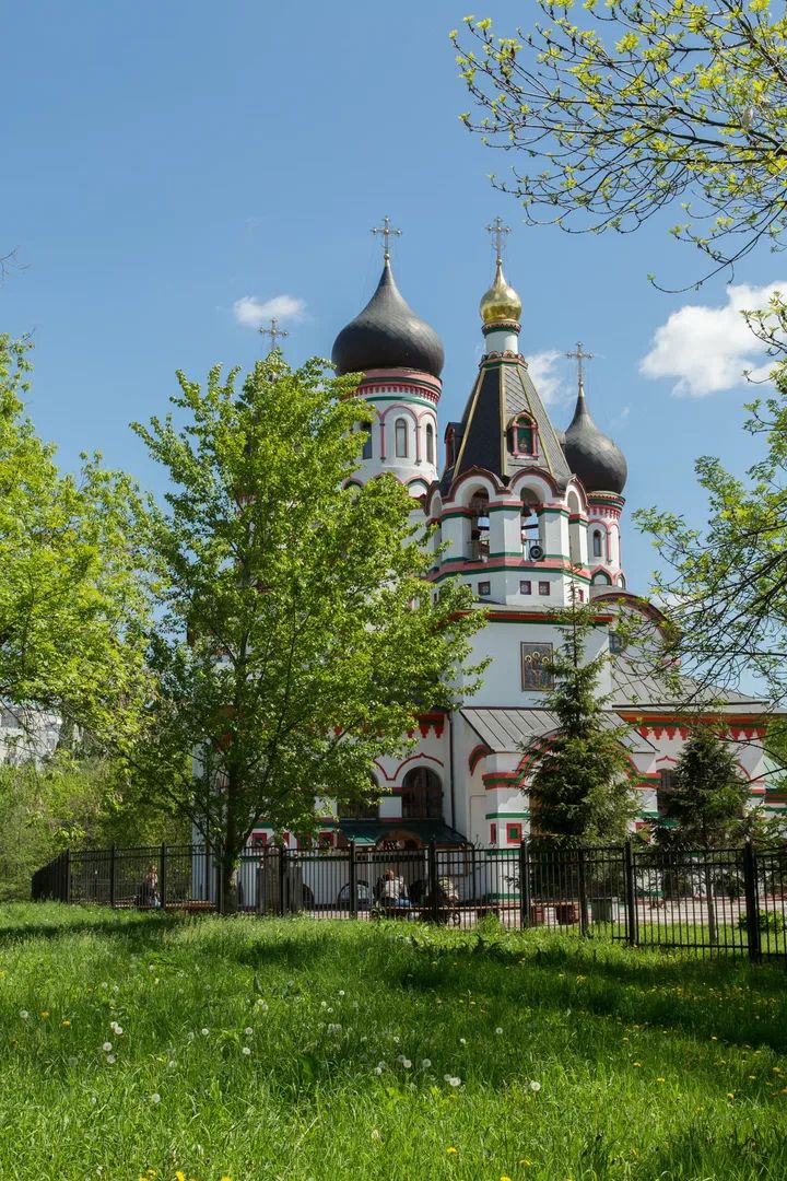 Храм Живоначальной Троицы в Старых Черёмушках